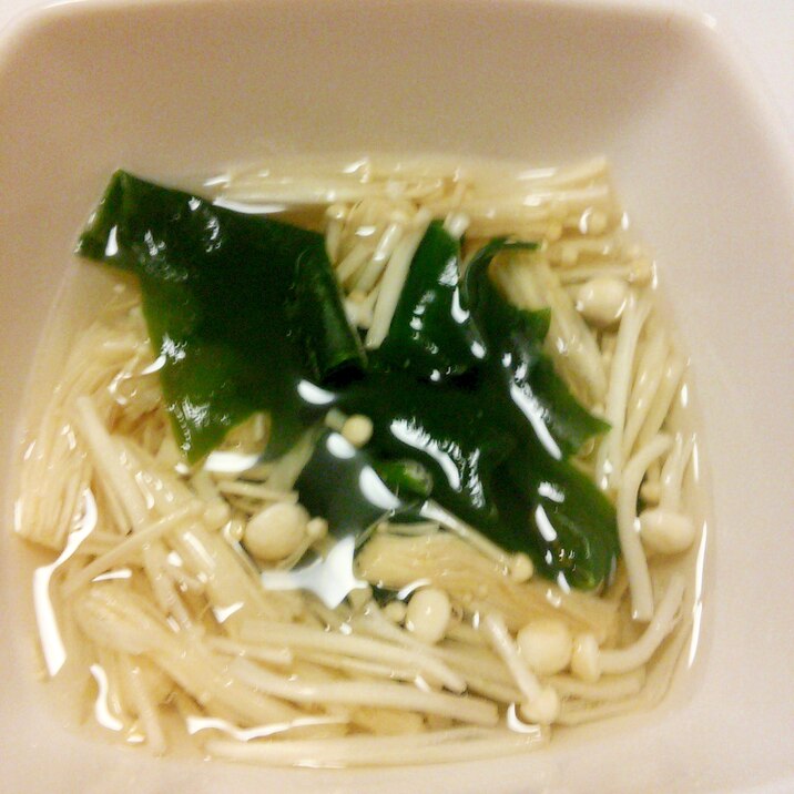 レンジで簡単★えのきとわかめの中華スープ